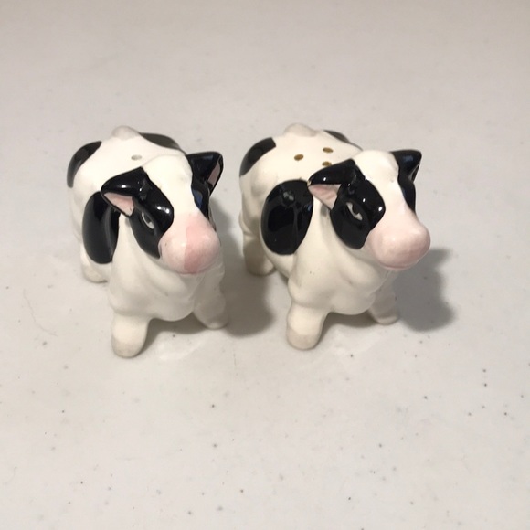 Cow Ceramic Salt and Pepper Shakers - Picture 1 of 3
